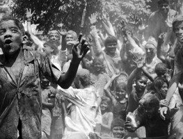 Holi_tour_vac_lab